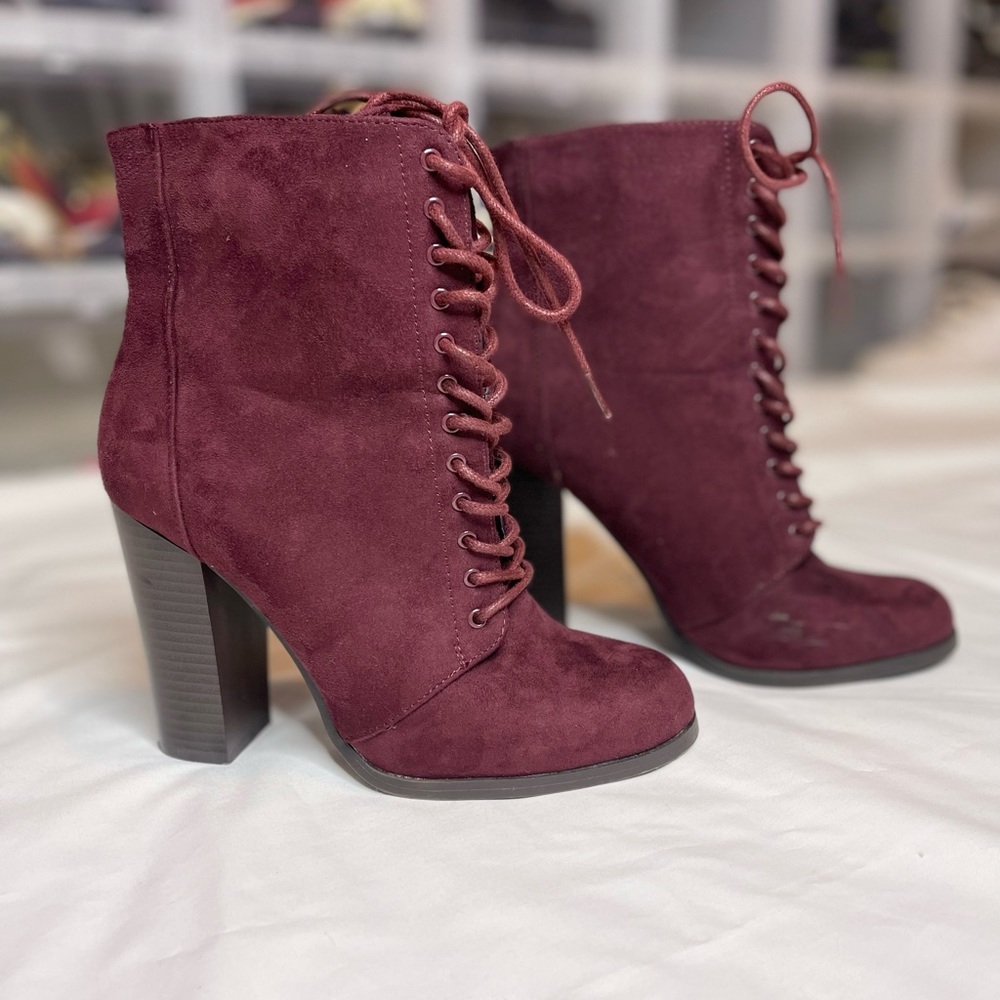 Women’s maroon lace up boots